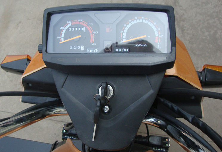 Il colpo della benzina quattro ha motorizzato il motociclo del carico di 3 ruote con il contenitore di carico dell'onere gravoso