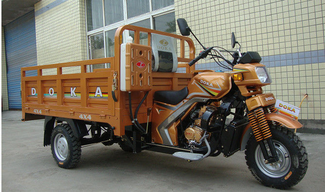 Il colpo della benzina quattro ha motorizzato il motociclo del carico di 3 ruote con il contenitore di carico dell'onere gravoso