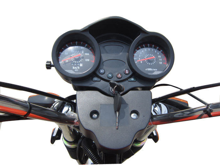 150CC rosso ha motorizzato il triciclo del carico, motociclo di Trike di cinese con il contenitore leggero di carico