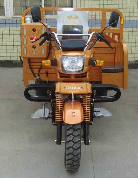La ruota 3 ha motorizzato il triciclo del carico del triciclo 250cc che intensifica il carraio del trasporto tre per gli adulti